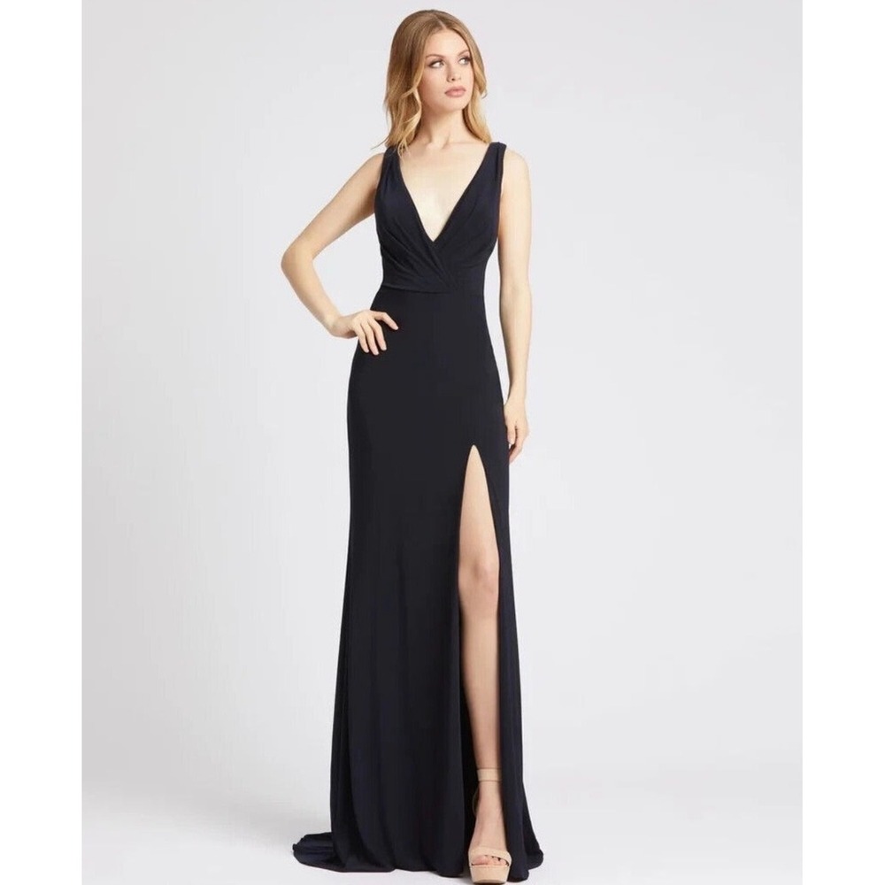 NWT leena Mac Duggal Midnight Blue Sleeveless V Neck Jersey Gown
12336 Sz 2 $298